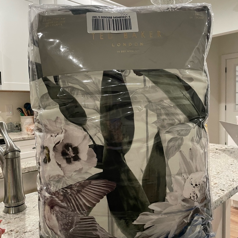 Ted, baker, twin size comforter, set brand new